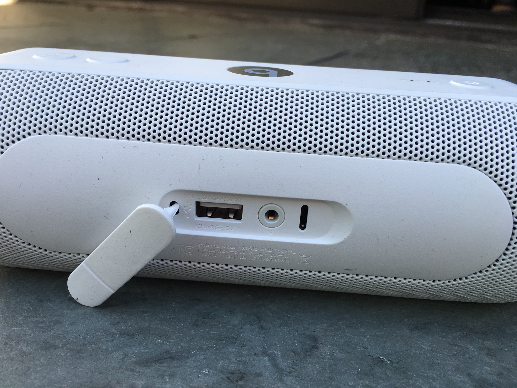 can you charge a beats pill through the usb port